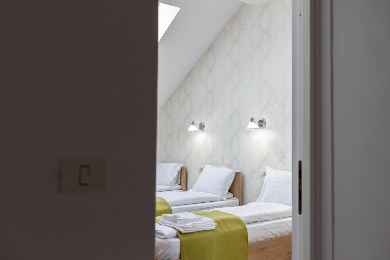 Marconi Guesthouse Hunedoara Luaran gambar