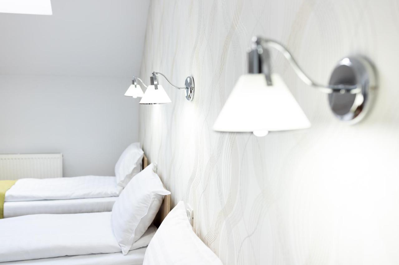 Marconi Guesthouse Hunedoara Luaran gambar