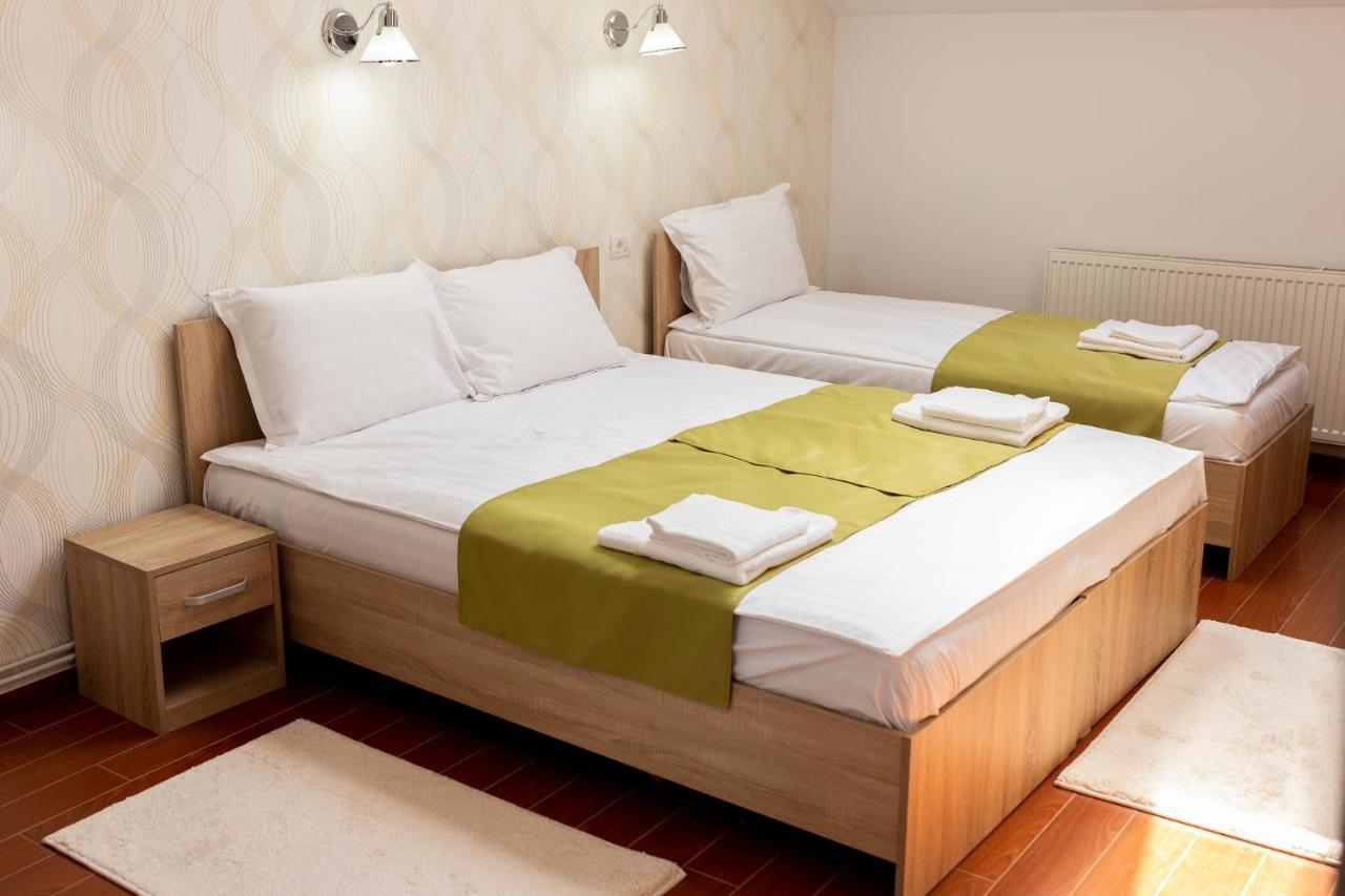 Marconi Guesthouse Hunedoara Luaran gambar